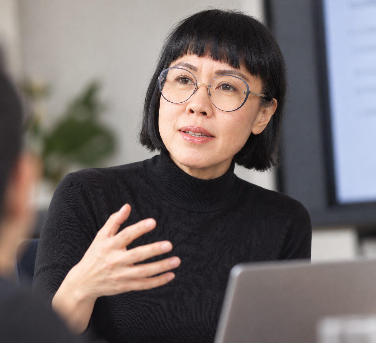 Mabel Leung speaking with a professional during a coaching conversation
